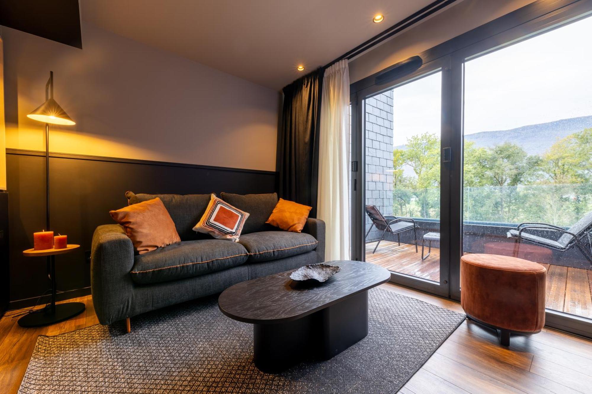 Hotel Miura Voglans Esterno foto
